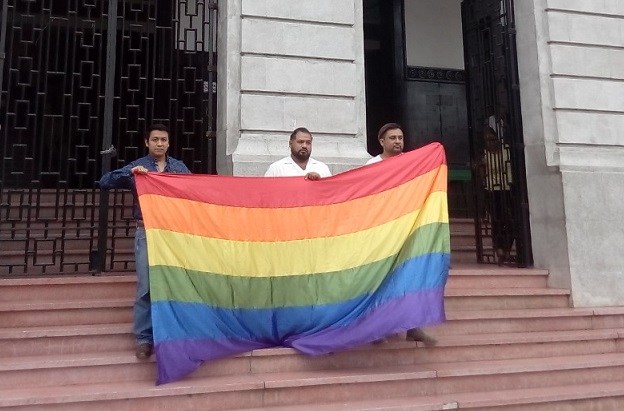 Integrantes de la comunidad lésbico-gay anunciaron la marcha contra la homofobia que realizarán el próximo sábado.