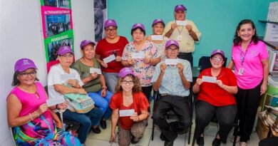 Reciben Apoyo Económico Abuelitos del DIF Madero