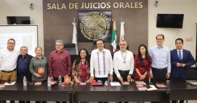 Acude alcalde Armando Martínez a presentación del libro Transformación Económica