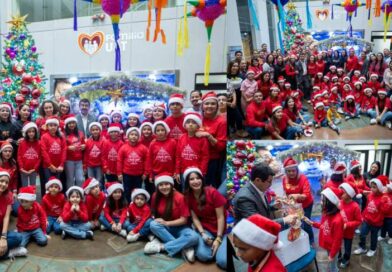 Preside rector encendido del pino navideño Familia UAT.