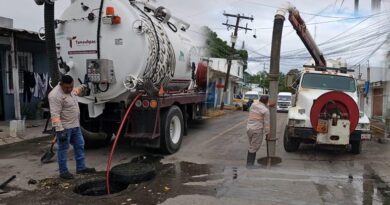 COMAPA Altamira desazolva y da mantenimiento a pozos de visita