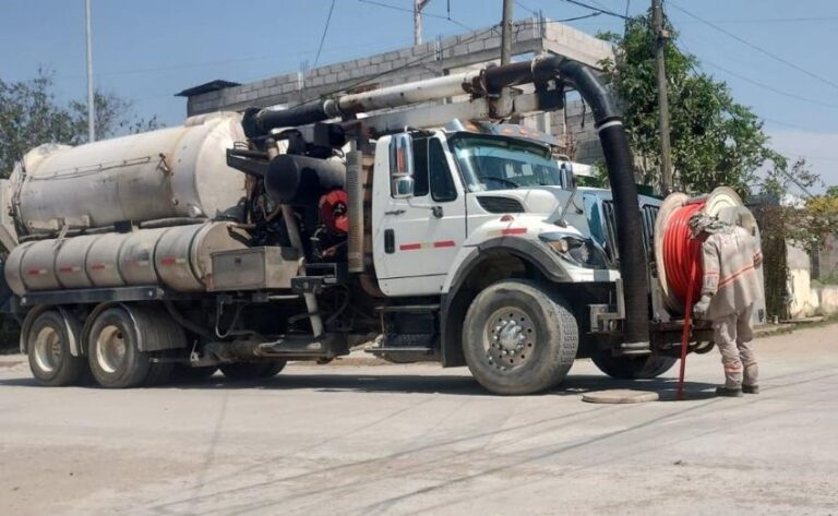 COMAPA Altamira proporciona mantenimiento a colectores en la Nuevo Tampico